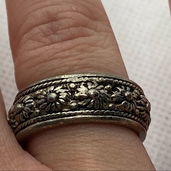 Vintage floral silver ring - size 7.5 - Picture 4 of 5